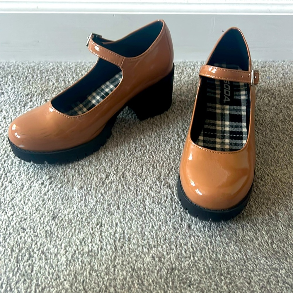 Light brown heels
